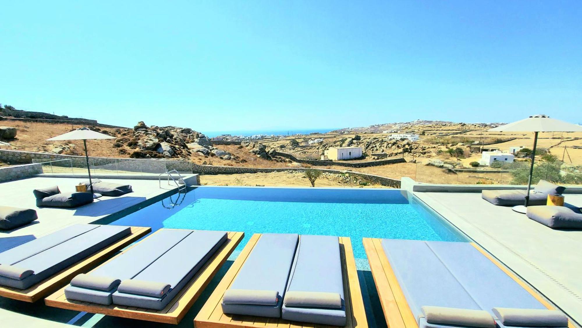 Evi & Mykonos Town