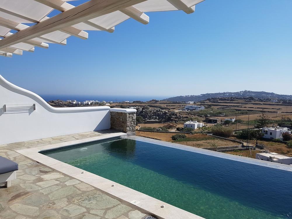 Evi & Mykonos Town